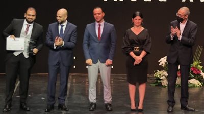 وسط حضور نقاد وكتاب.. تكريم أحمد خالد توفيق ونبيل فاروق بحفل توزيع جوائز الأعمال الأدبية المتميزة بالأوبرا | صور