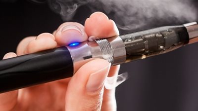 التدخين الإلكتروني يتلف الحمض النووي ويصيب بسرطان الرئة | دراسة