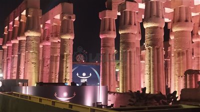 بروفات وإضاءات مختلفة وجلباب صعيدي.. كيف بدا معبد الأقصر في الليلة الأخيرة قبل افتتاح الكباش| فيديو وصور