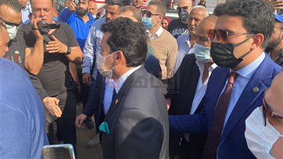 وصول وزير الرياضة لجنازة المستشار جلال إبراهيم رئيس الزمالك الأسبق | صور