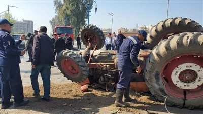 إصابة 3 أشخاص إثر تصادم جرار زراعي و3 سيارات بأسيوط 