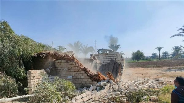 جانب من أعمال الإزالة