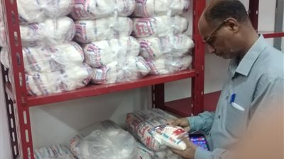 لجان تفتيش على القرى السياحية بسفاجا للتأكد من صلاحية الأغذية | صور