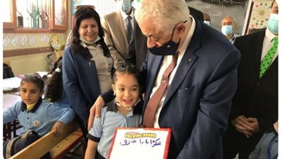 شكرًا بابا طارق.. كيف استقبل طلاب الأقصر وزير التعليم اليوم؟