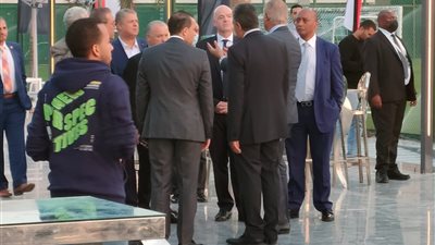 رئيس الفيفا يصل مبنى اتحاد الكرة الجديد لافتتاحه