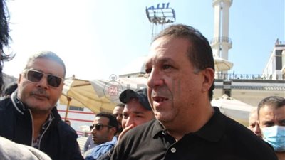 انهيار أحمد جلال إبراهيم أثناء تشييع جنازة والده بنادي الزمالك |فيديو