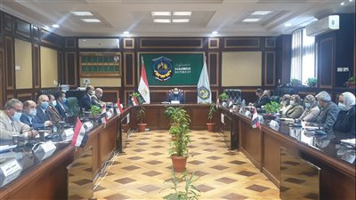 بعد القبض على رئيسها.. جامعة دمنهور تعقد أول اجتماع مع مجلس عمداء الكليات