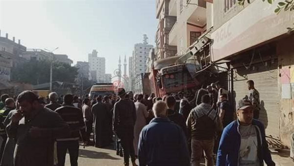 اقتحام سيارة نقل