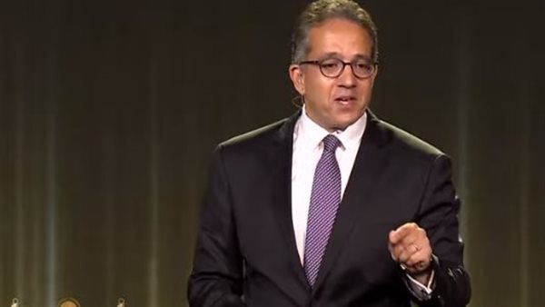 وزير الآثار