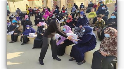 الداخلية تنظم قافلة طبية لتوزيع المساعدات على المواطنين بالسلام | صور