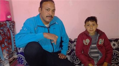 والد طفل مريض بضمور العضلات: تكلفة علاجه 4 مليون جنيه ويعاني من التنمر| فيديو