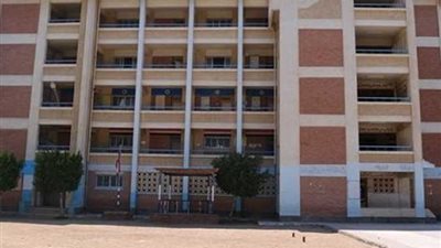 كارثة.. مواطن يستولى على حرم مدرسة بالقليوبية لإقامة حظيرة مواشي