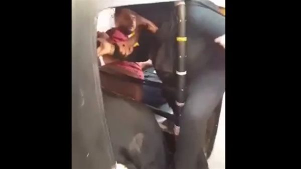 موظفة تعتدي علي مسنة