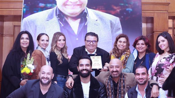 صورة جماعية على هامش