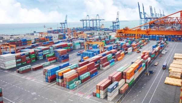 تكدس الحاويات