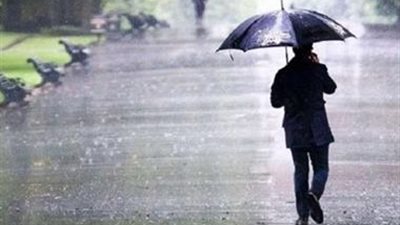 من بينها تجنب الهاتف …6 نصائح للسير بأمان خلال الأجواء الممطرة