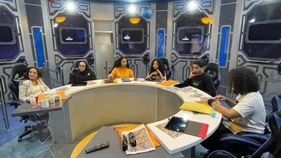 وزير التعليم العالي يستعرض تقريرًا حول افتتاح أكاديمية الواقع الافتراضي