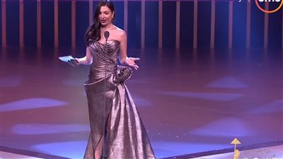 لا قبول ولا نطق.. انتقادات لـ منى عبد الوهاب بعد تقديمها حفل افتتاح القاهرة السينمائي