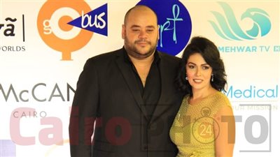 محمد ممدوح تايسون وزوجته يخطفان الأنظار على ريد كاربت مهرجان القاهرة السينمائي | فيديو