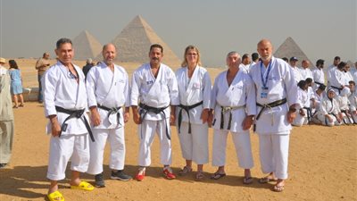 أهرامات الجيزة تستقبل الوفود المشاركة في بطولة كأس القارات الدولية