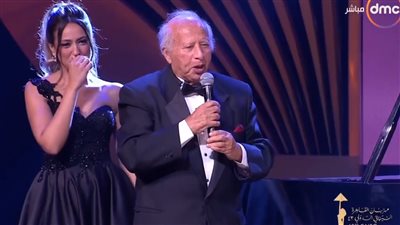 هاني شنودة في حفل افتتاح القاهرة السينمائي الدولي: أنا قاعد على قلبكم.. وهلحن راب كمان