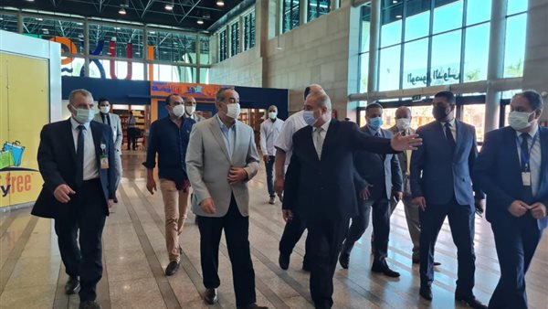 وزير الطيران خلال