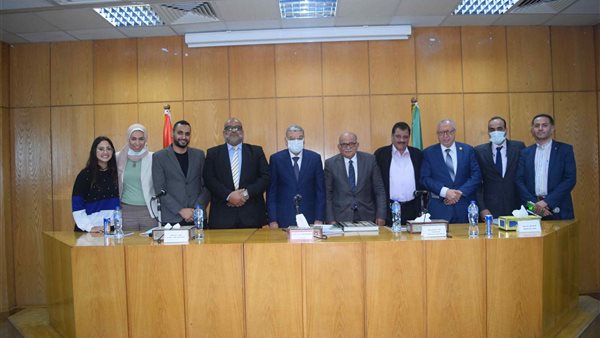 محافظ المنيا يستقبل