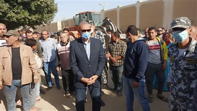 محافظ القليوبية يشن حملة مكبرة لإزالة 82 حالة بناء مخالف على أملاك الدولة وحرم السكة الحديد