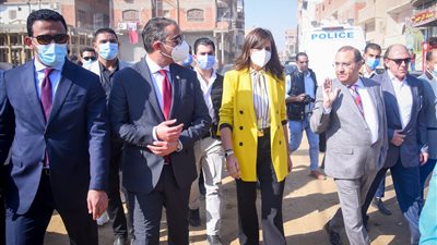 وزيرة الهجرة ومحافظ الفيوم يتابعان تنفيذ مشروعات حياة كريمة بقرية الشواشنة