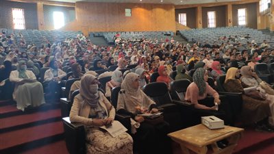 ورشة عمل بعلوم سوهاج لـ استعراض خطة الساعات المعتمدة للبرامج الجديدة