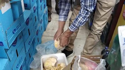 تحرير 7 محاضر وإعدام كميات من المواد الغذائية غير الصالحة للاستهلاك الآدمي بالدقهلية