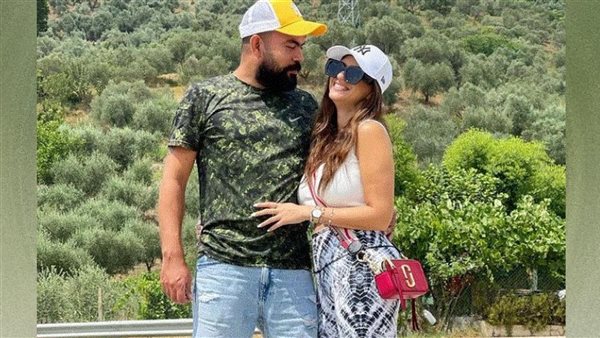 خالد عليش وزوجته