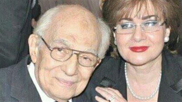 هبة رشوان توفيق ووالدها