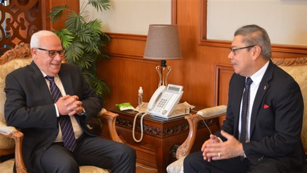 محافظ بورسعيد يستقبل