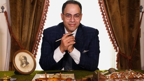 الكاتب شريف عارف