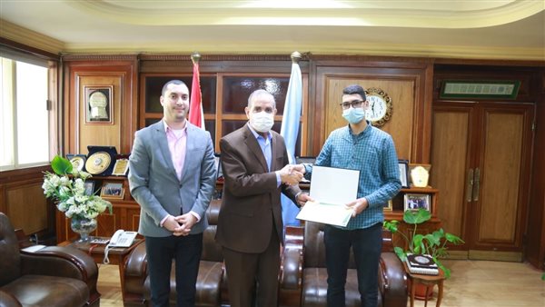 محافظ كفر الشيخ يكرم