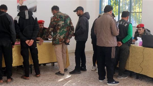 توافد مطلوبين على