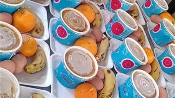 توزيع وجبات غذائية