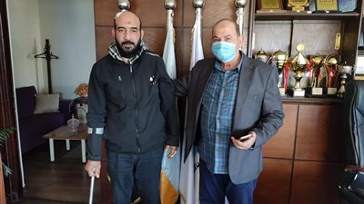 تكريم عامل بالصرف الصحي أصيب في نوة المكنسة بالإسكندرية