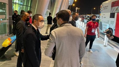 السفير المصري في الدوحة يستقبل بعثة المنتخب الأول لكرة القدم