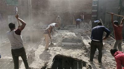 الجيزة تزيل عقارات آيلة للسقوط ببولاق الدكرور وميت عقبة والعجوزة