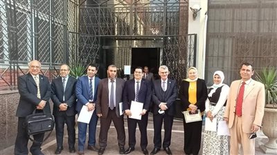 تكريم القائمين على إصدار التقرير الاستراتيجي الأول لمنطقة الشرق الأوسط 