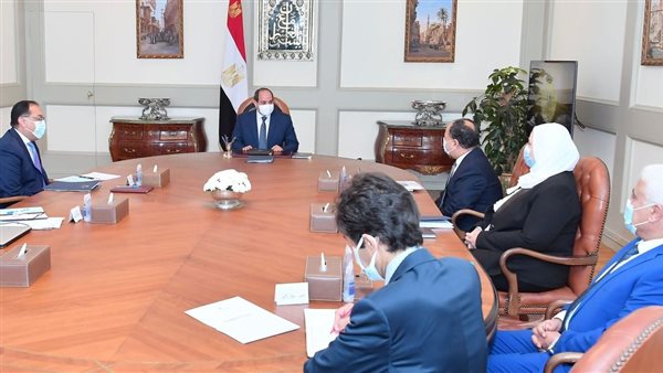 السيسي ومجموعه من