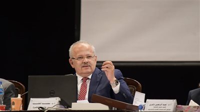 رئيس جامعة القاهرة يعقد اجتماعًا لمتابعة تطوير المستشفيات 