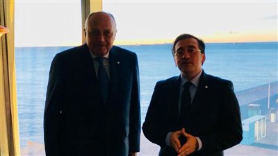 وزير الخارجية يلتقي نظيره الإسباني لبحث التعاون بمجالات الطاقة المتجددة ومكافحة التغير المناخي