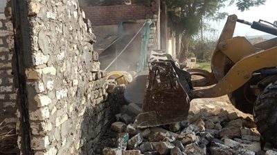 رئيس مدينة الخانكة يشن حملة إزالات مكبرة لإزالة التعديات على أملاك الدولة 