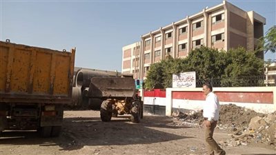 رئيس حي شرق شبرا: إزالة 600 طن مخلفات أمام المدارس وزراعه أشجار لتجميلها 
