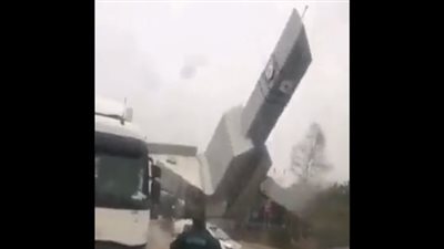 عاصفة قوية تضرب إسطنبول وتسبب في أضرار واسعة | فيديو