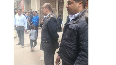 بطولات تتواصل.. ضباط شرطة الساحل يمنعون كارثة وينقذون الأهالي قبل سقوط عقار | صور وفيديو