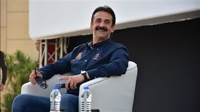 كريم عبد العزيز: السوشيال ميديا من الصعوبات اللي واجهتني في مشواري الفني | فيديو